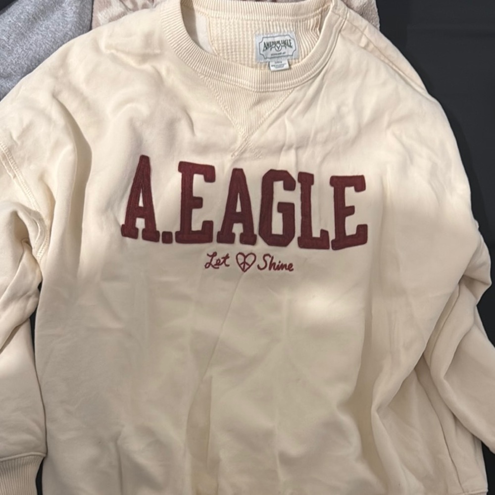 AMERICAN EAGLE GRAPHIC RELAX CREW NECK SWEATSHIRT